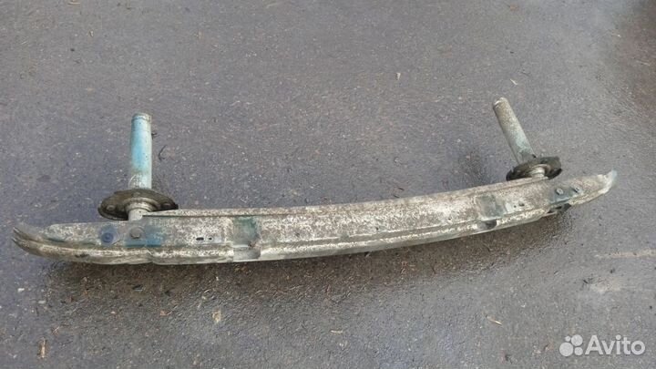 Усилитель заднего бампера BMW 5 серия