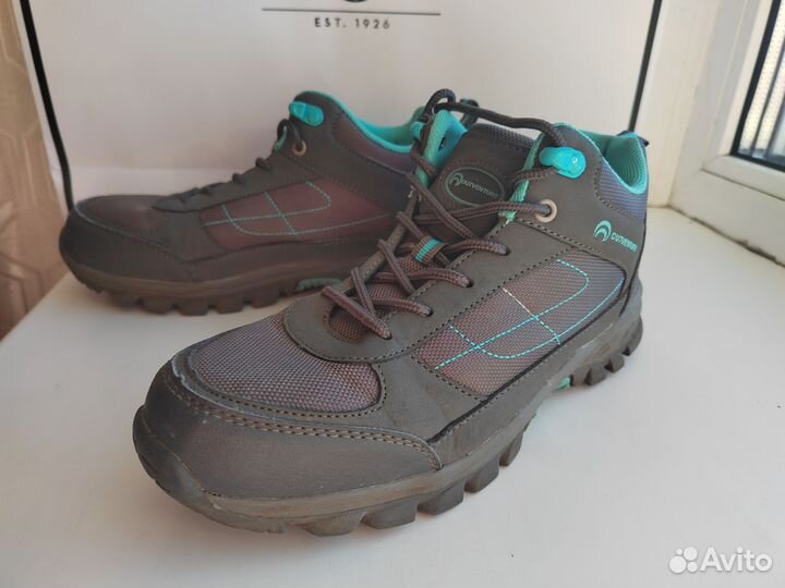 Кроссовки женские