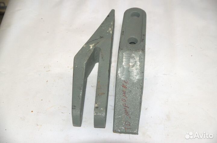 250200251 Зуб ковша центральный (клык) xcmg