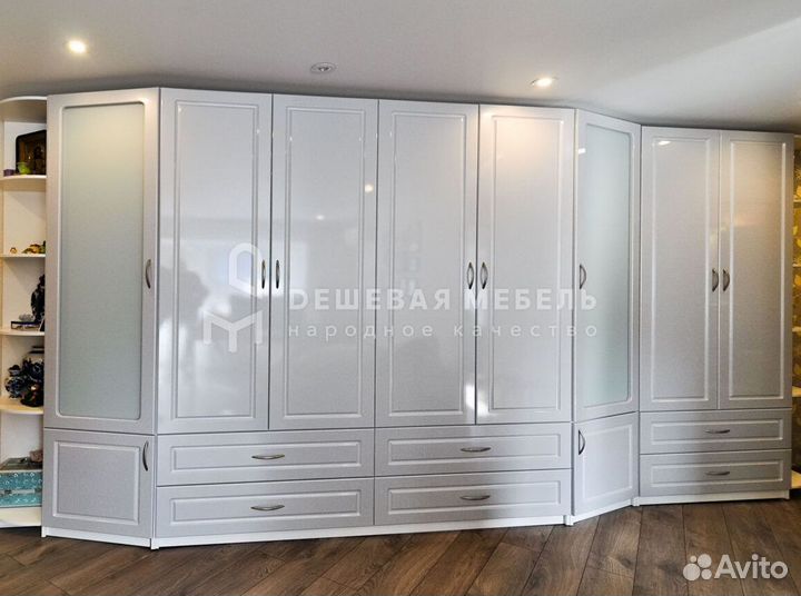 Черный шкаф