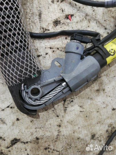 Преднатяжитель ремня правый Bmw X3 E83