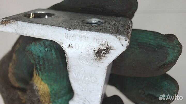 Петля двери Volkswagen Touareg, 2014