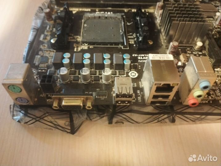 Материнская плата Gigabyte GA-77LMT-S2