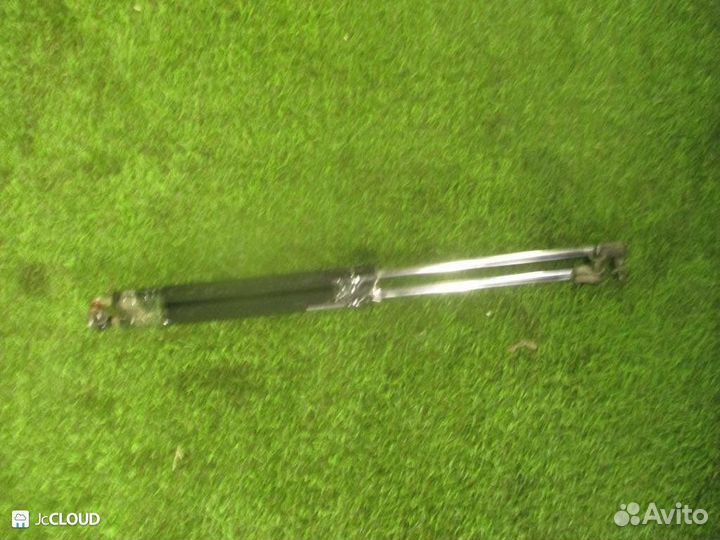 Амортизатор задней двери на honda accord wagon CF6