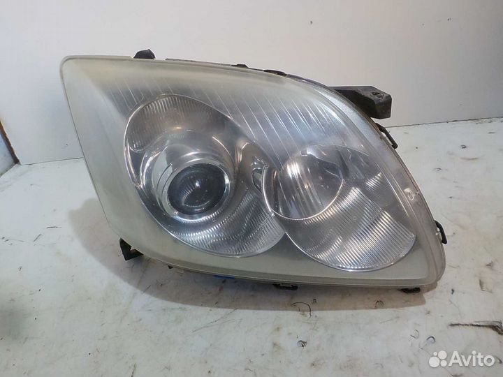 Фара правая Toyota Avensis