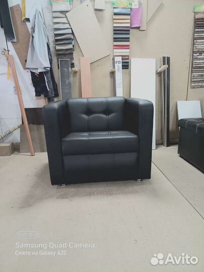 Офисное кожаное кресло