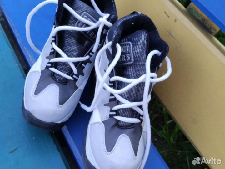 Роликовые ботинки на колёсах