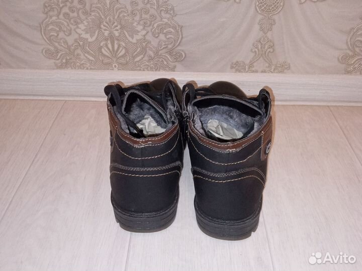 Ботинки зимние новые 43р