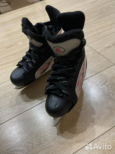 Коньки хоккейные