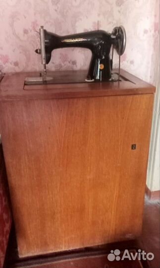 Швейная машина-тумбочка ножная Подольск