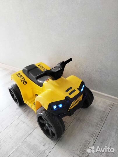 Детский квадроцикл на аккумуляторе