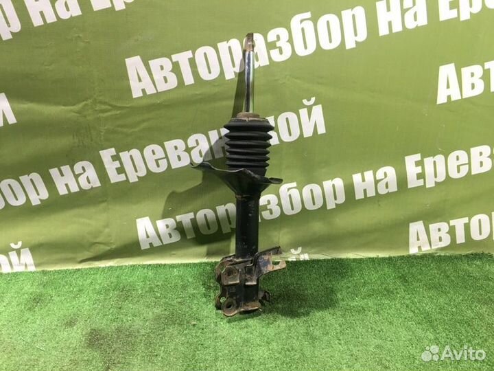 Стойка подвески передняя правая Nissan Bluebird