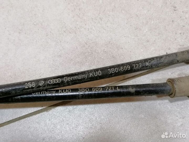 Трос стояночн.тормоза с кроншт. VW Passat B5 1999