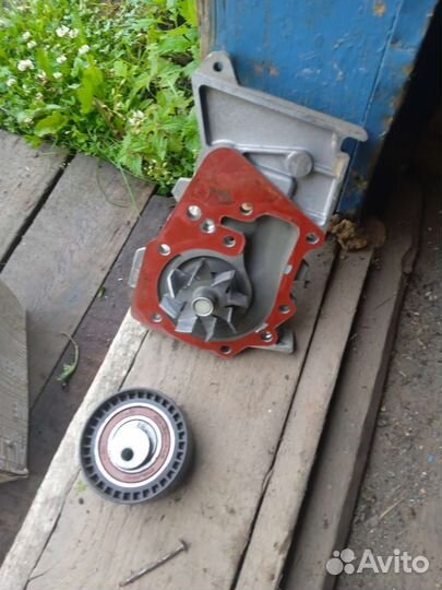 Водяная помпа и натяжкой ролик