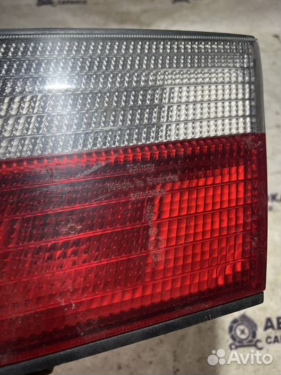 Фонарь в крышку багажника правый Primera P11