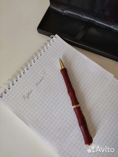 Ручка шариковая подарочная