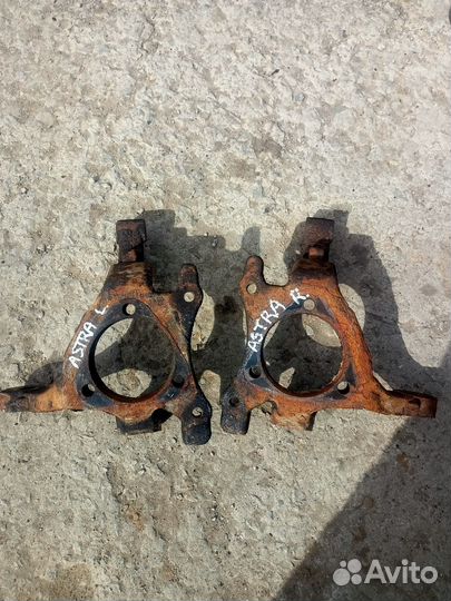 Поворотный кулак передний левый правый Opel Astra