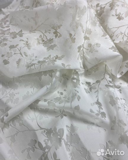 Легкая вуаль с прозрачным рисунком