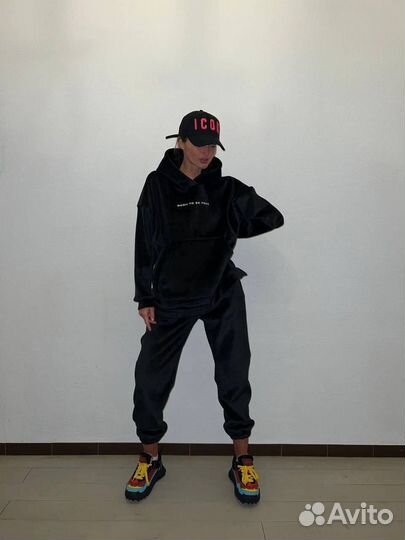 Красивый велюровый костюм р 42, 44, 46, 48