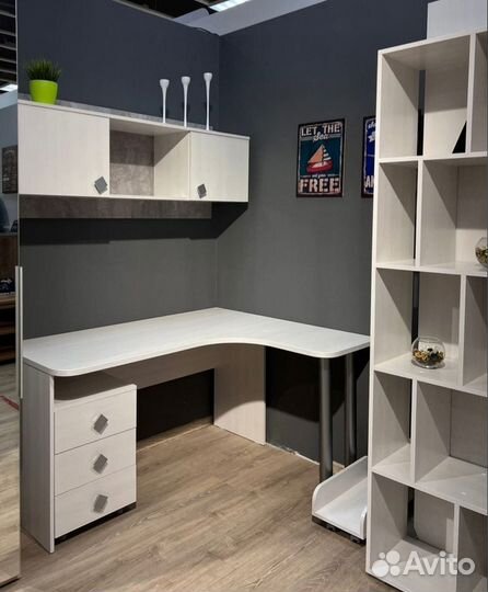 Навесная полка в детскую /Детская полка настенная