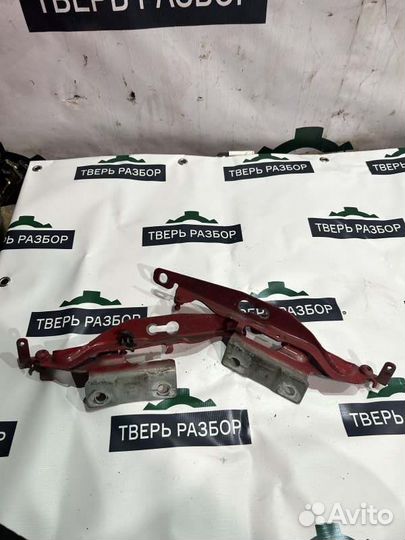 Петля капота Volvo V60 FW48 1.6 2010-2019