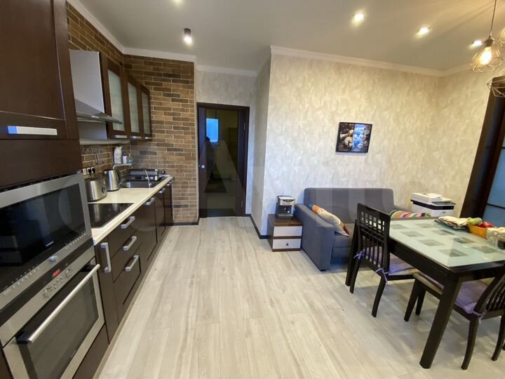 3-к. квартира, 106 м², 13/17 эт.