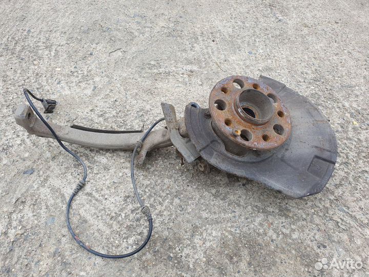 Кулак передний левый для Mercedes W220