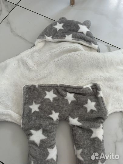 Конверт на выписку, пинетки, шапочка