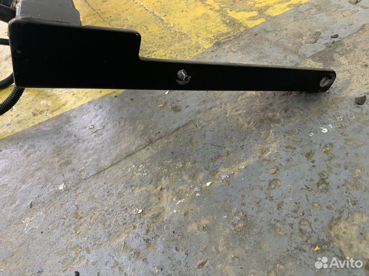 Фаркоп на Polo Rapid