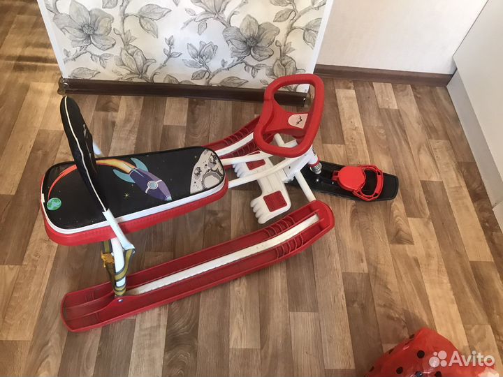 Детский снегокат со спинкой