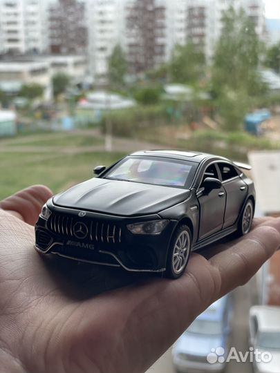Коллекционная машинка Mercedes
