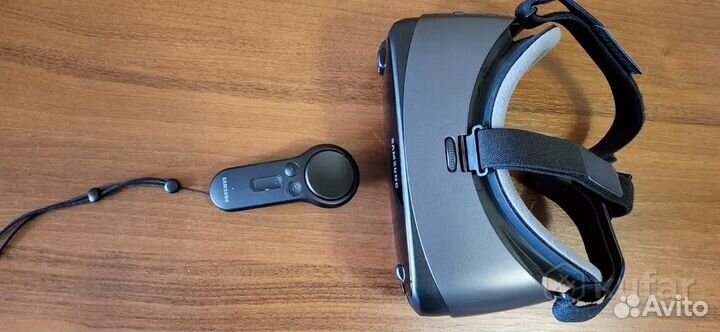 Samsung Gear VR с джойстиком SM-R325