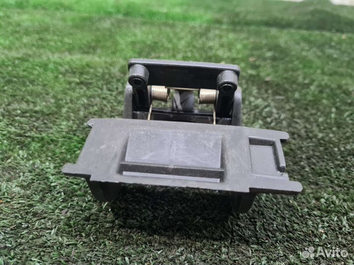 Заглушка омывателя фары правая audi a8 d3