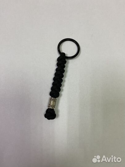 Брелок на ключи из паракорда