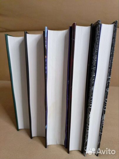 Дженнифер Арментроут, Сара Дж. Маас