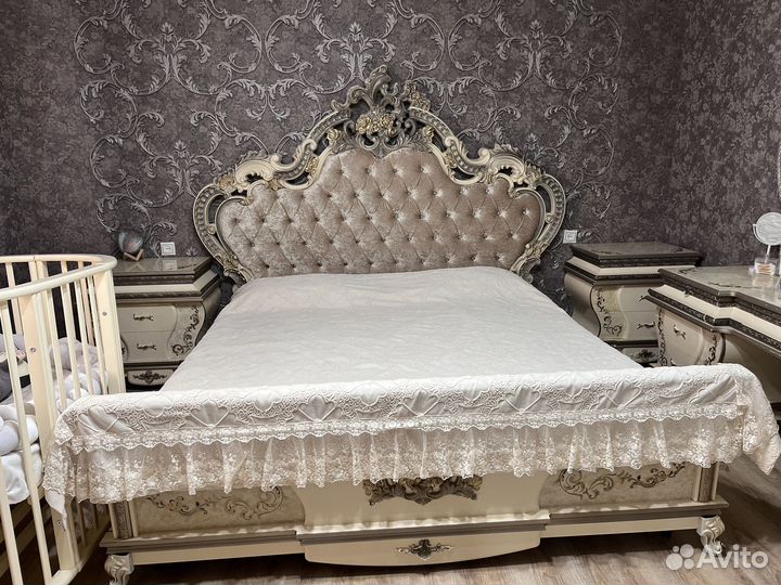 Спальный гарнитур