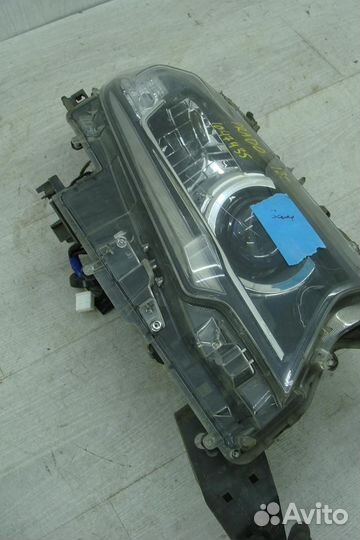 Фара правая Toyota Land Cruiser