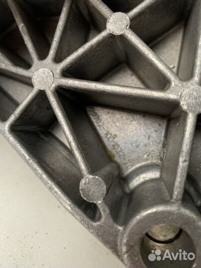 Кронштейн АКПП МКПП Лада Гранта Калина