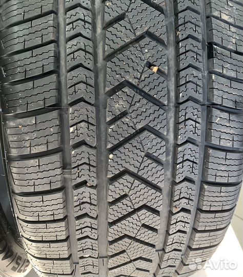 Tourador Winter Pro TSU1 275/40 R21 и 315/35 R21