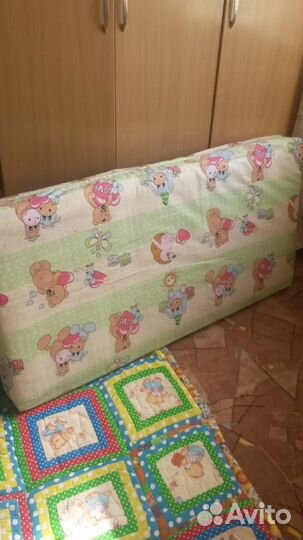 Детская кроватка с маятником