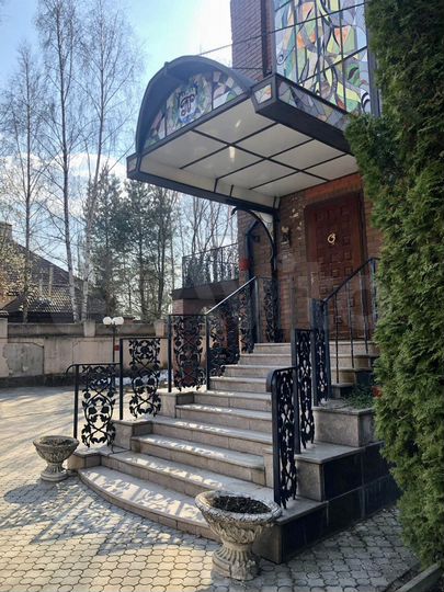 Дом 388 м² на участке 15 сот.