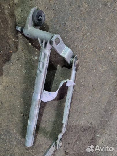 Трапеция стеклоочистителя передняя левая