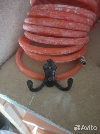 Крючки для вешалки