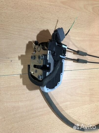 Замок задней двери Nissan Almera G15