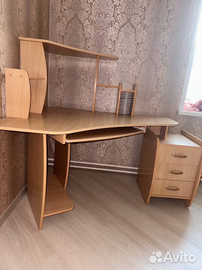 Компьютерный стол