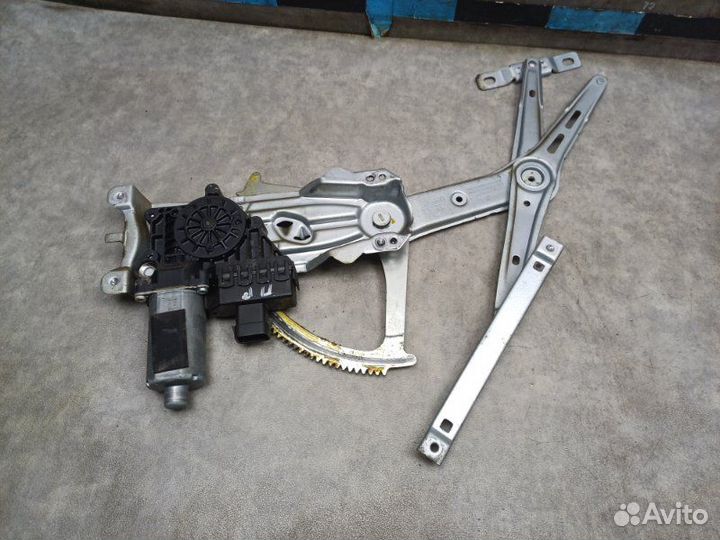 Стеклоподъемник передний правый Opel Astra H (3D)