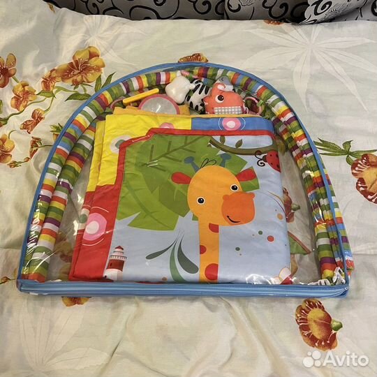 Развивающий коврик Huggeland «Веселая полянка»