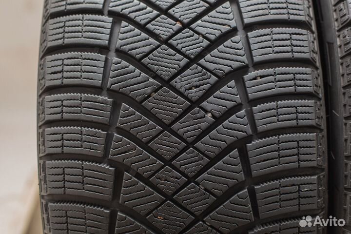 Pirelli Ice Zero FR 245/40 R18 97H