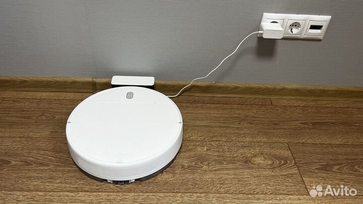 Моющий робот-пылесос Mi Robot Essential mjstg1