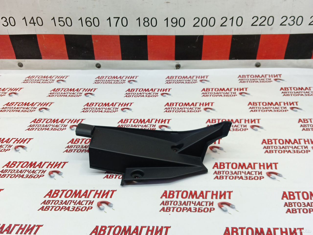 Накладка петли капота правая Voyah Dream